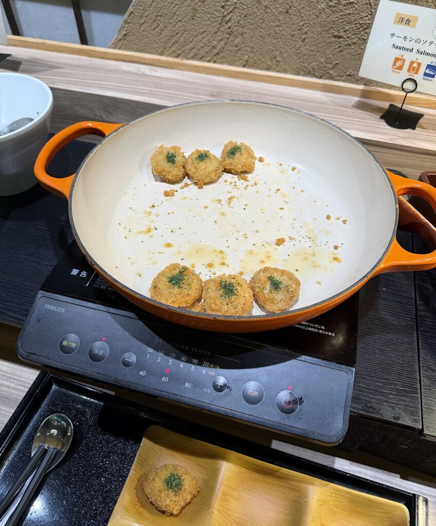 쿠로카와 유사이 온센 본관 조식 및 저녁 식사 - 다양한 음식