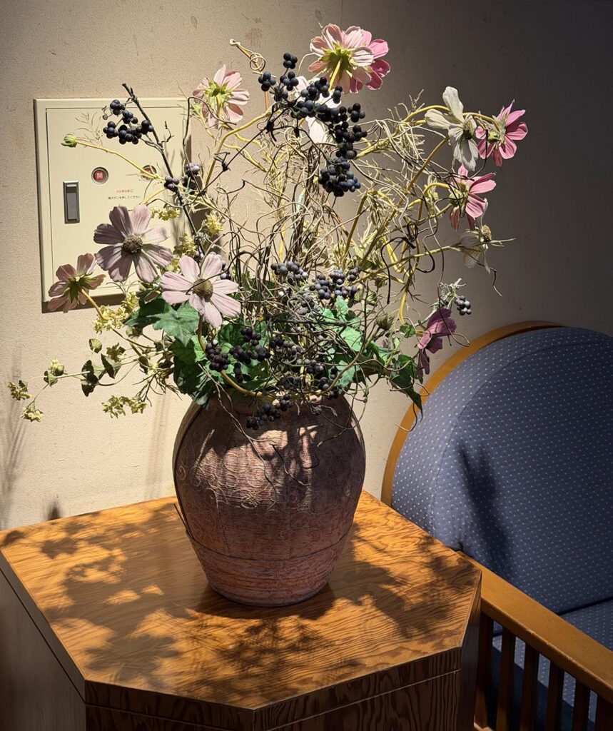 쿠로카와 유사이 온센 본관 - 통로 조화