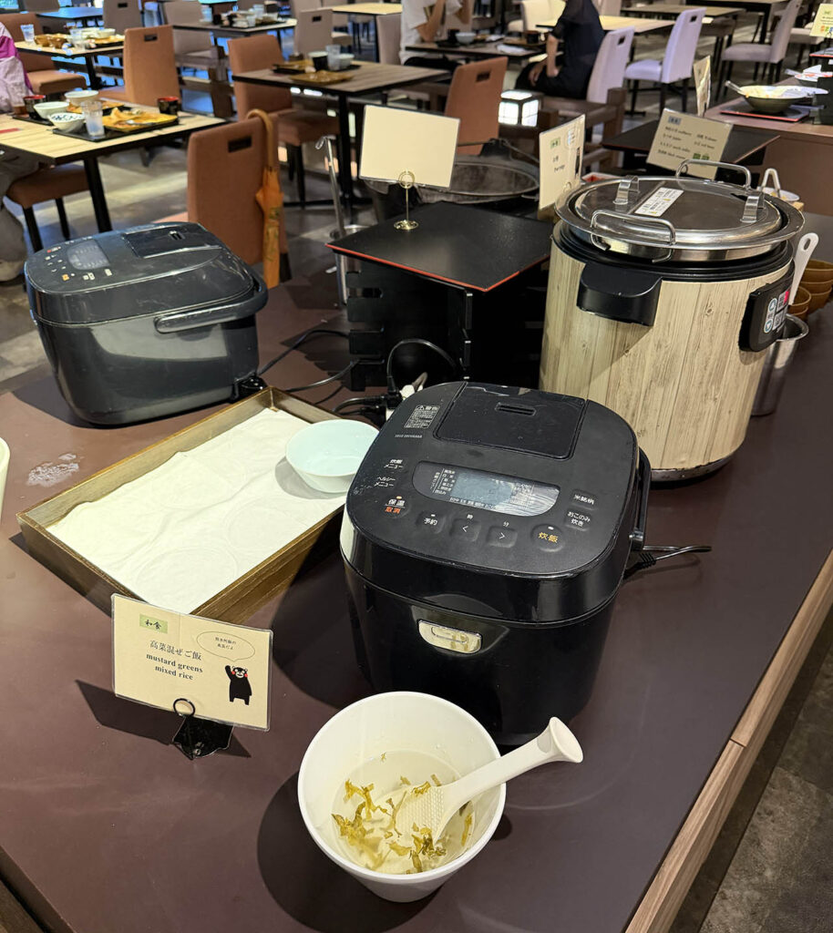 쿠로카와 유사이 온센 본관 조식 및 저녁식사 - 쌀밥 및 카레와 미소시루