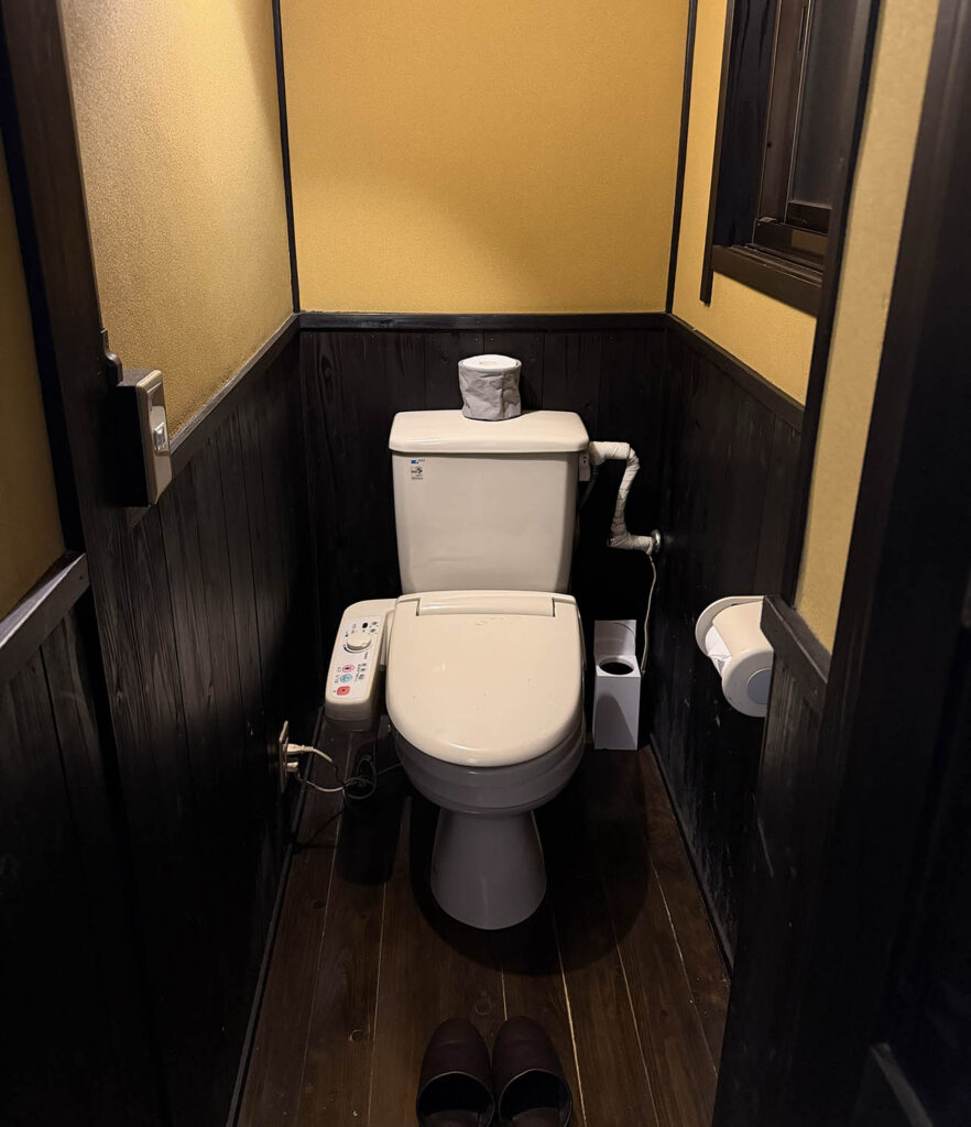 쿠로카와 유사이 온센 별관 객실 안내 - 변기