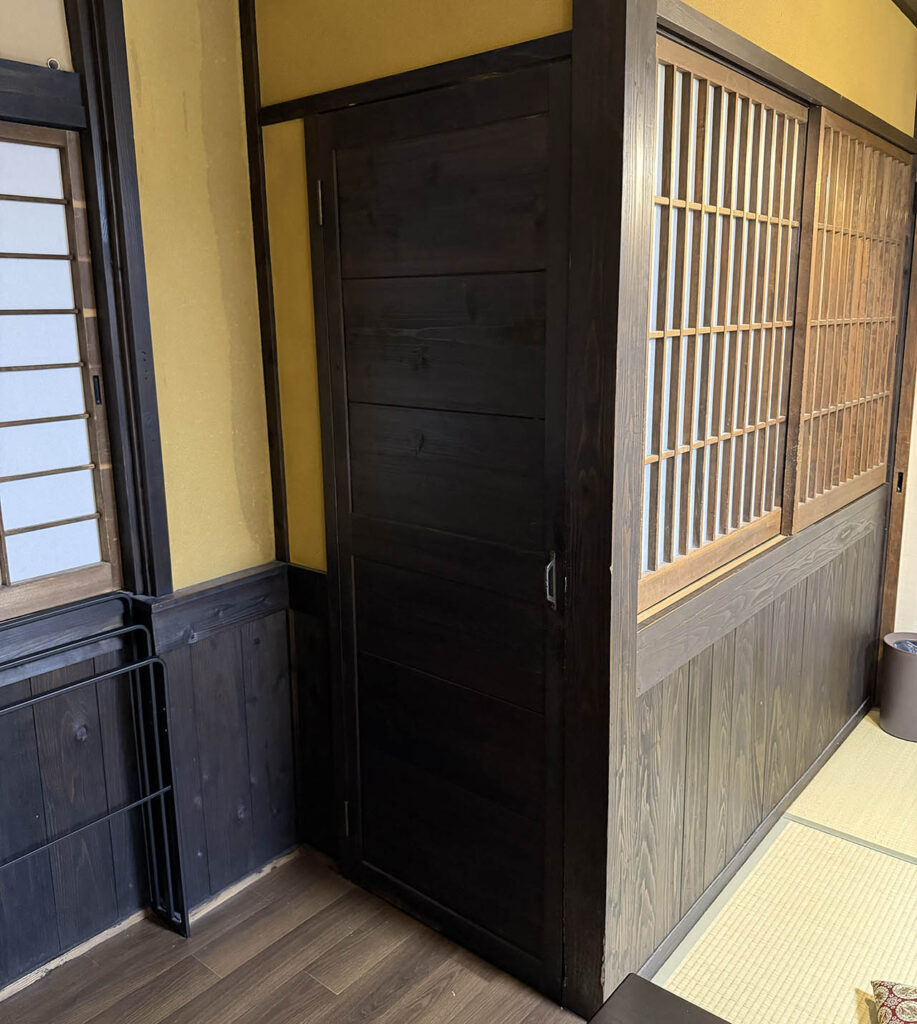 쿠로카와 유사이 온센 별관 객실 안내 - 화장실 입구