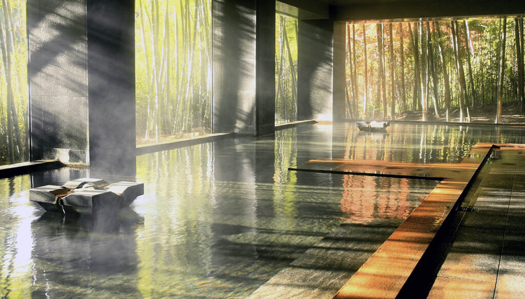 쿠로카와 유사이 온센 본관 온천 - 치쿠린