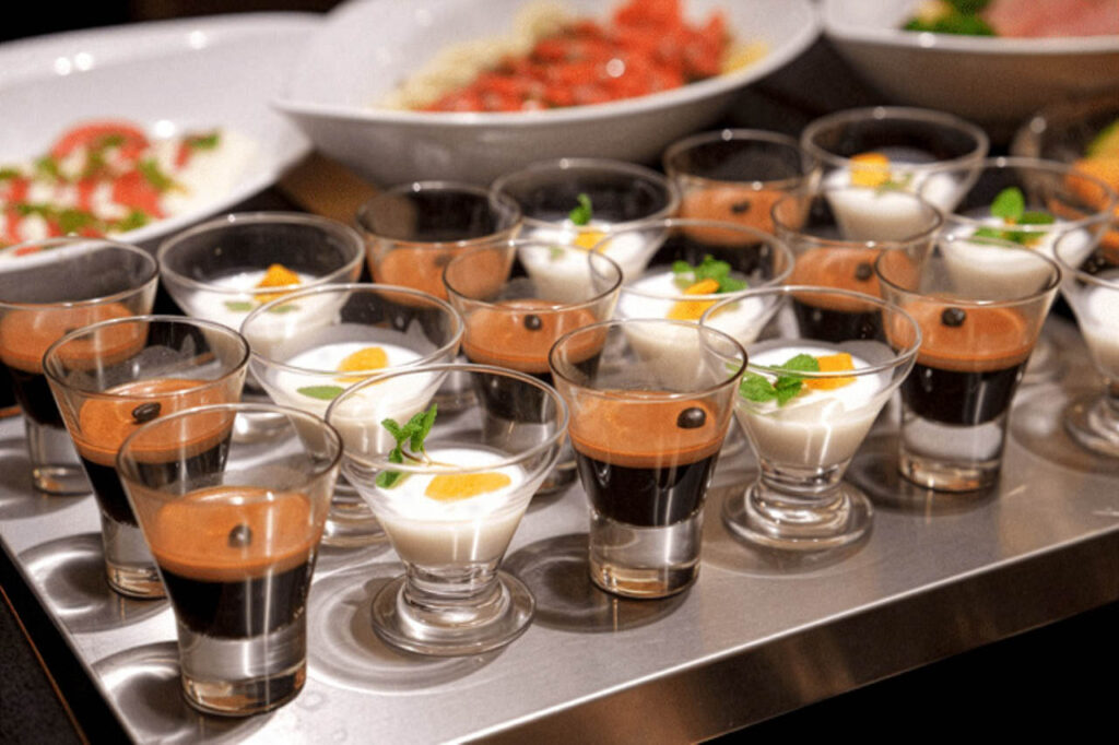 쿠로카와 유사이 온센 본관 조식 및 저녁 식사 - 다양한 음식