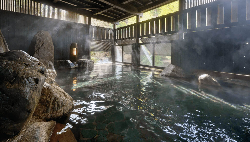쿠로카와 유사이 온센 본관 온천 - 케이류