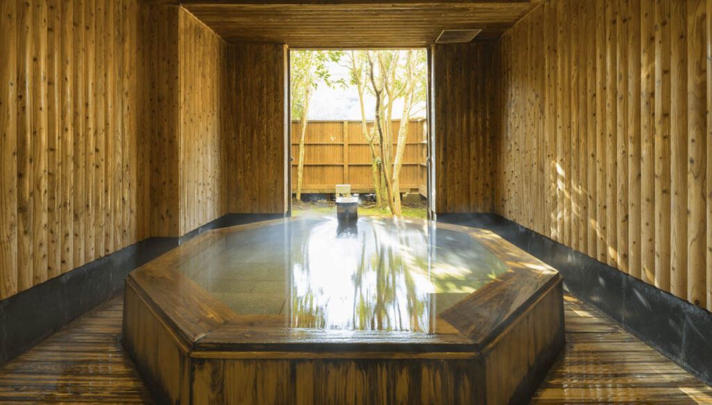 쿠로카와 유사이 온센 본관 온천 - 스기